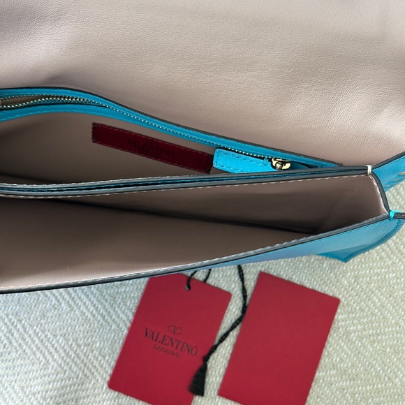 Valentino Garavani Rockstud leather clutch bag - Picture 6 of 7